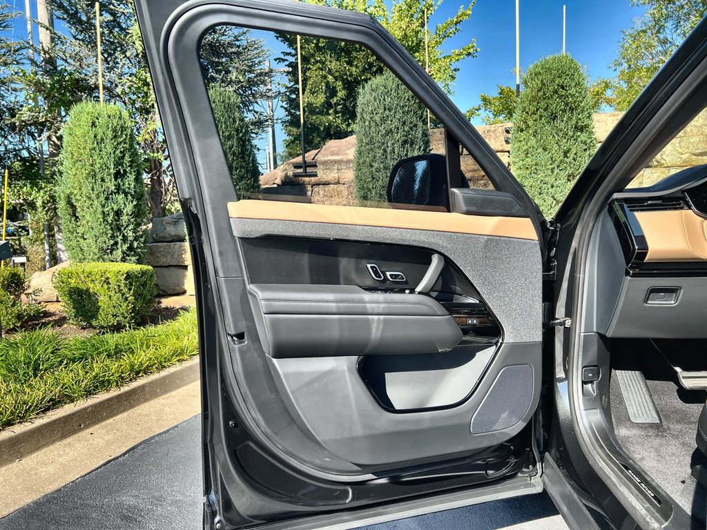 New 2027 Land Rover Range Rover Sport Dynamic SE AWD/4WD image 17