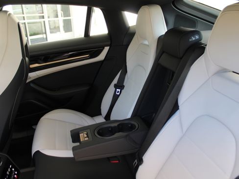 Certified 2024 Porsche Panamera 4 image 27