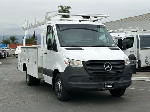 Used 2024 Mercedes-Benz Sprinter 4500 image 2