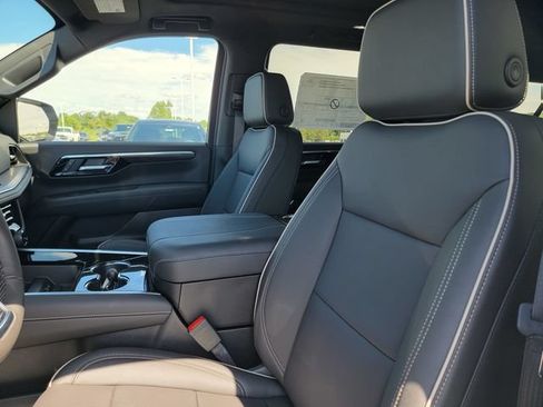 New 2026 Chevrolet Suburban Premier w/ Sun And Tow Package AWD/4WD image 12