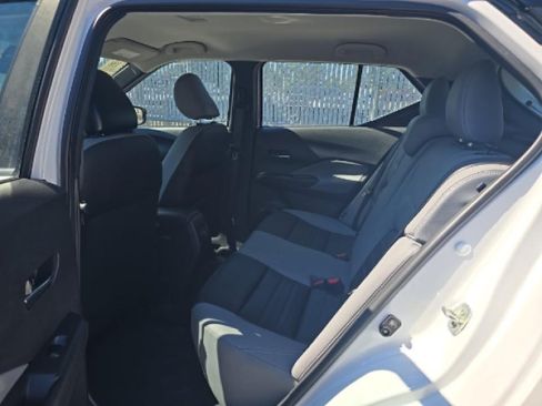 Used 2023 Nissan Kicks SR w/ SR Premium Package FWD image 7