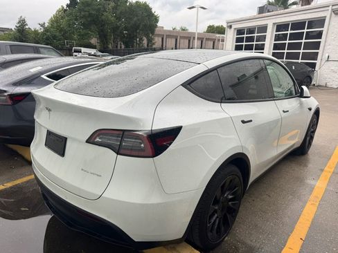 Used 2022 Tesla Model Y Long Range AWD/4WD image 2