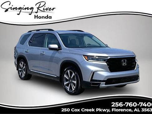 Certified 2025 Honda Pilot Touring image 1