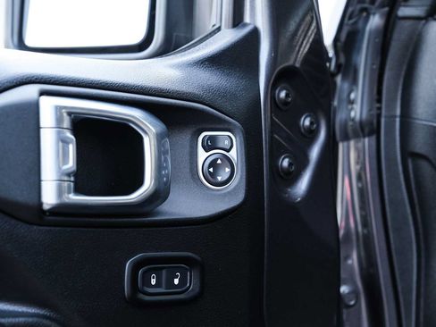 Used 2021 Jeep Wrangler Unlimited Rubicon AWD/4WD image 37