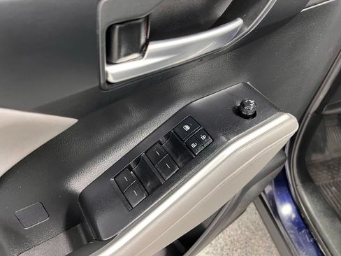 Used 2020 Toyota Highlander XLE AWD/4WD image 5