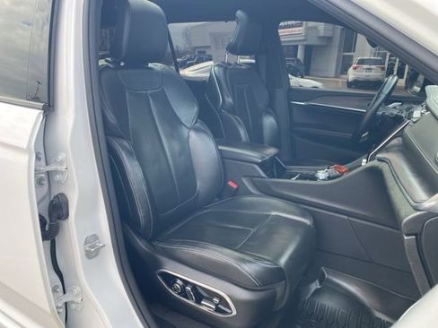 Certified 2022 Jeep Grand Cherokee L Overland w/ Luxury Tech Group IV image 9