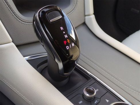 Used 2021 Cadillac XT5 Premium Luxury image 18