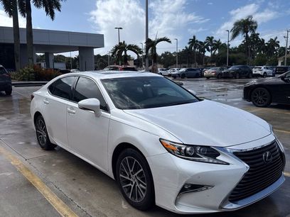 Used 2017 Lexus ES 350 w/ Luxury Package