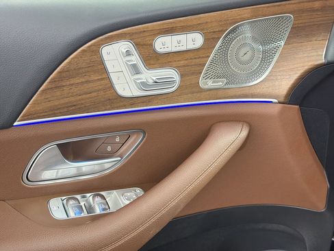 Certified 2025 Mercedes-Benz GLS 450 4MATIC image 21