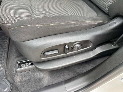 Used 2020 Chevrolet Traverse LT FWD image 22