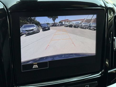 Used 2022 Chevrolet Traverse LT FWD image 18