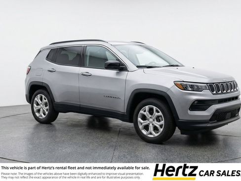 Used 2025 Jeep Compass Latitude image 1