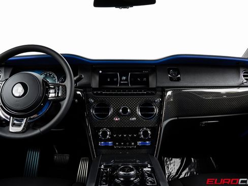 Used 2022 Rolls-Royce Cullinan Black Badge w/ Dark Exterior Package image 26