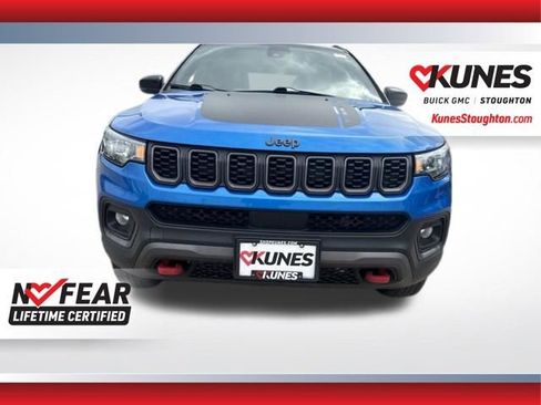 Used 2025 Jeep Compass Trailhawk AWD/4WD image 4