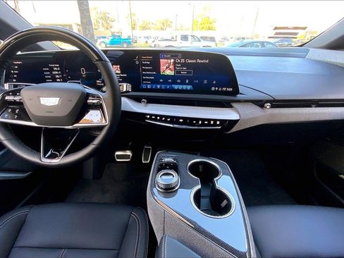 Used 2025 Cadillac Optiq Luxury 1 image 15