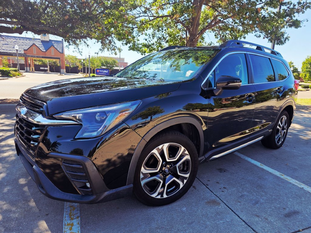 Used 2023 Subaru Ascent Limited AWD/4WD image 1