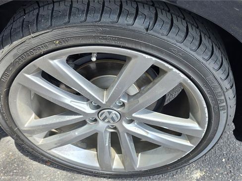 Used 2017 Volkswagen Passat 1.8T R-Line w/ R-Line Lighting Package FWD image 9