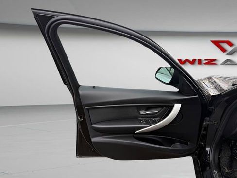 Used 2018 BMW 320i xDrive Sedan image 10