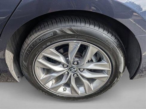 Used 2019 Toyota Avalon XLE image 23