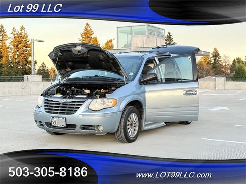Used 2005 Chrysler Town & Country Touring w/ Luxury Group image 26