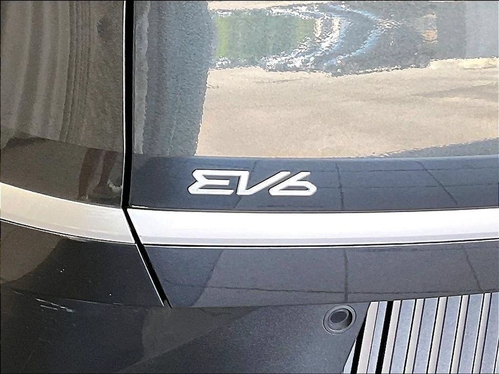 Used 2024 Kia EV6 Light AWD/4WD image 32