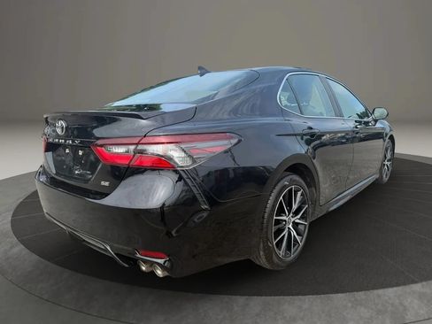 Used 2022 Toyota Camry SE FWD image 5