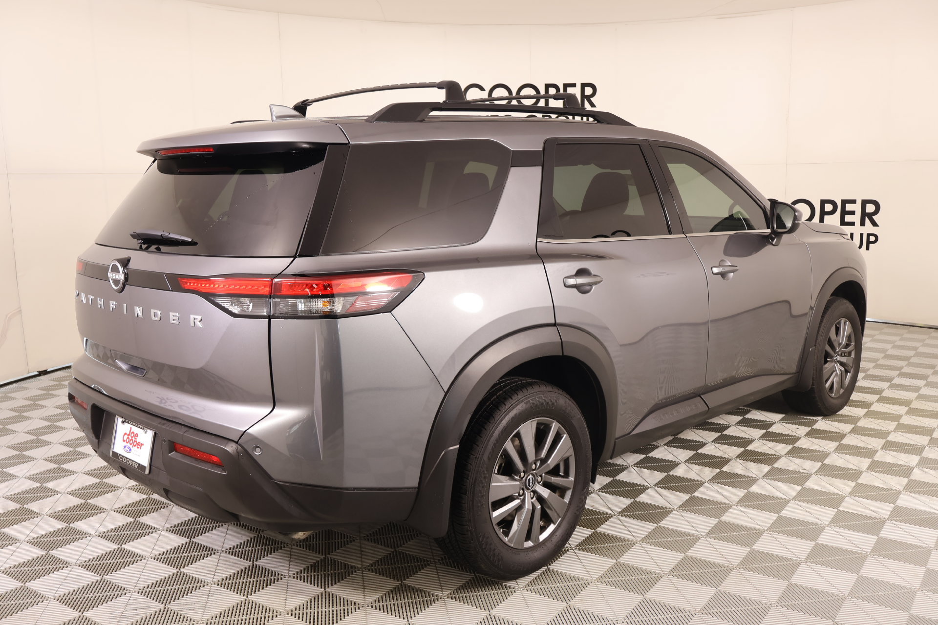 Used 2025 Nissan Pathfinder SV FWD image 21