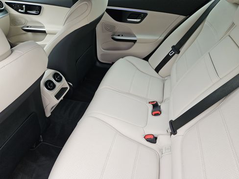 Used 2025 Mercedes-Benz C 300 4MATIC Sedan image 30