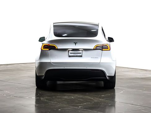 Used 2021 Tesla Model Y Long Range image 4