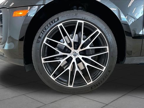 Used 2022 Porsche Macan AWD/4WD image 9