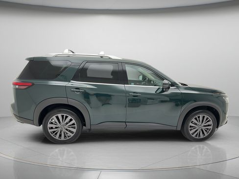 Used 2023 Nissan Pathfinder SL w/ SL Premium Package AWD/4WD image 6