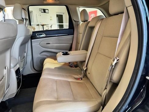 Used 2014 Jeep Grand Cherokee Laredo w/ 18" Wheel & 8.4" Radio Group AWD/4WD image 32