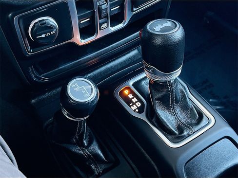 Used 2024 Jeep Wrangler Sport S image 16