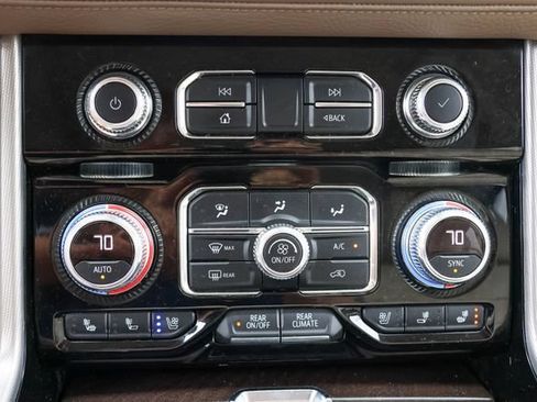 Used 2022 GMC Yukon Denali w/ Denali Premium Package AWD/4WD image 29