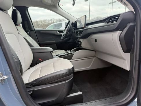 Used 2024 Ford Escape SE FWD image 9