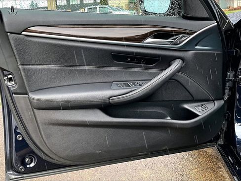 Used 2018 BMW 530i xDrive image 23