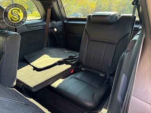 Used 2018 Land Rover Discovery HSE image 14