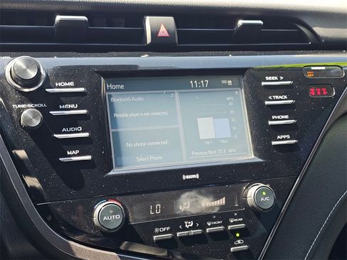 Used 2020 Toyota Camry SE image 23