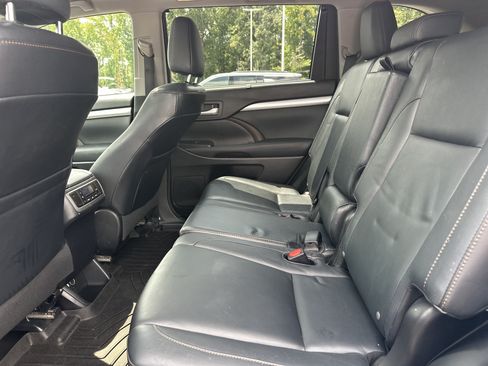 Used 2015 Toyota Highlander XLE FWD image 21