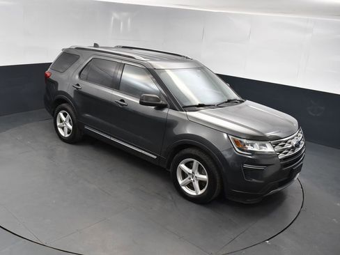 Used 2018 Ford Explorer XLT image 37