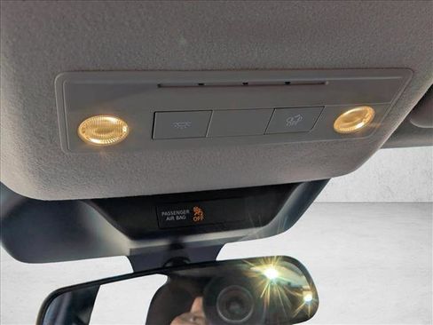 Used 2025 Nissan Kicks SV w/ Charging Package image 17