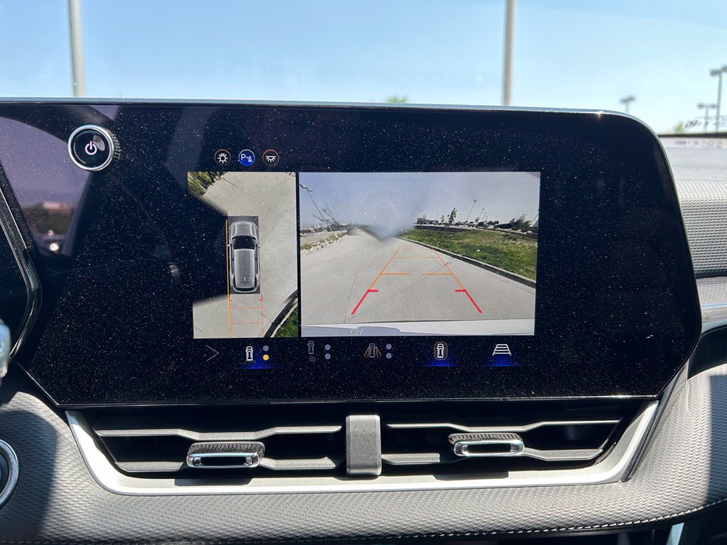 Used 2025 Chevrolet Equinox LT w/ Safety and Technology Package FWD image 16