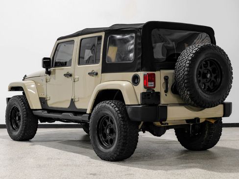 Used 2017 Jeep Wrangler Unlimited Sahara w/ Connectivity Group image 8