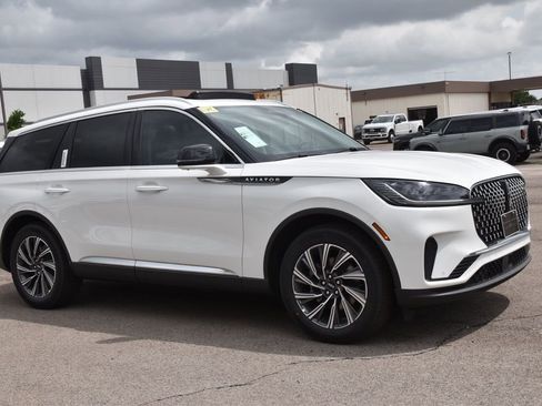 New 2026 Lincoln Aviator 2WD image 4