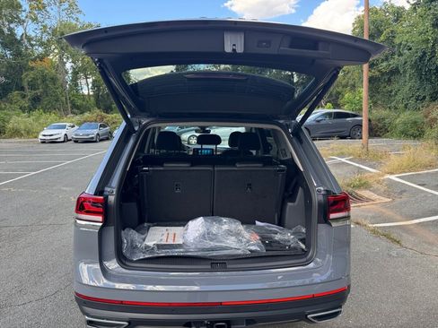 New 2026 Volkswagen Atlas SE image 14