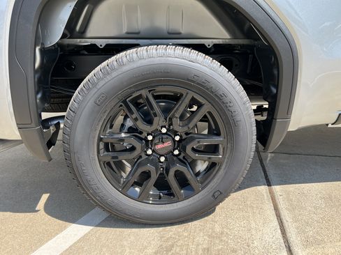 New 2026 GMC Sierra 1500 Elevation image 8