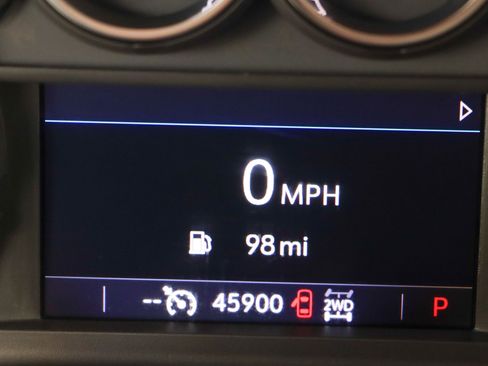 Used 2023 Chevrolet Silverado 2500 Custom w/ Custom Convenience Package image 17