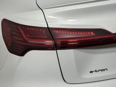 Used 2023 Audi e-tron Prestige w/ Prestige Package AWD/4WD image 27