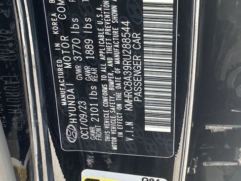 Used 2024 Hyundai Venue SEL FWD image 31