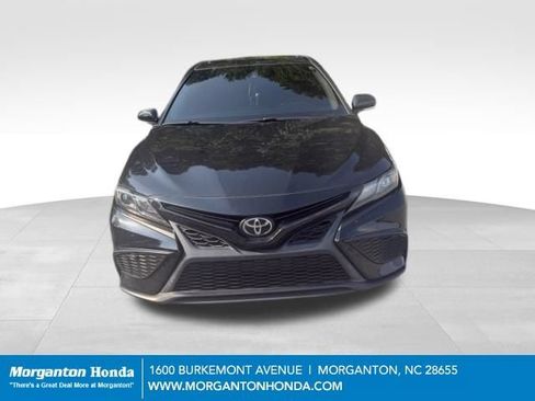 Used 2022 Toyota Camry SE w/ Convenience Package FWD image 2